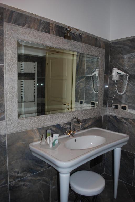 Regina Di Saba - Hotel Villa Per Ricevimenti غروتاميناردا الغرفة الصورة